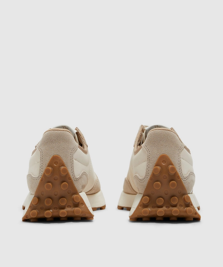 New Balance 327 sneaker